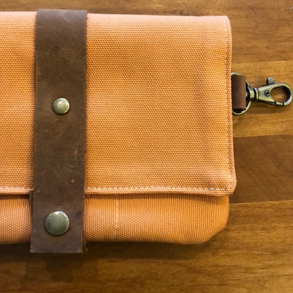 NWOT Wallet/Pouch-or convert to a Wristlet - Picture 8 of 12